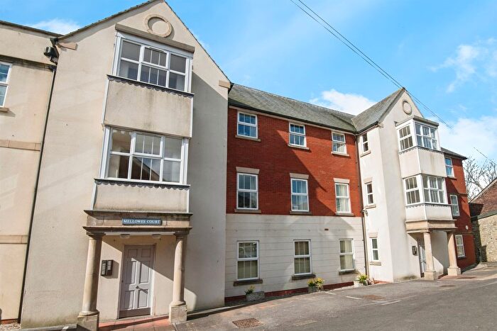 2 Bedroom Flat For Sale In West Street, Axminster, EX13
