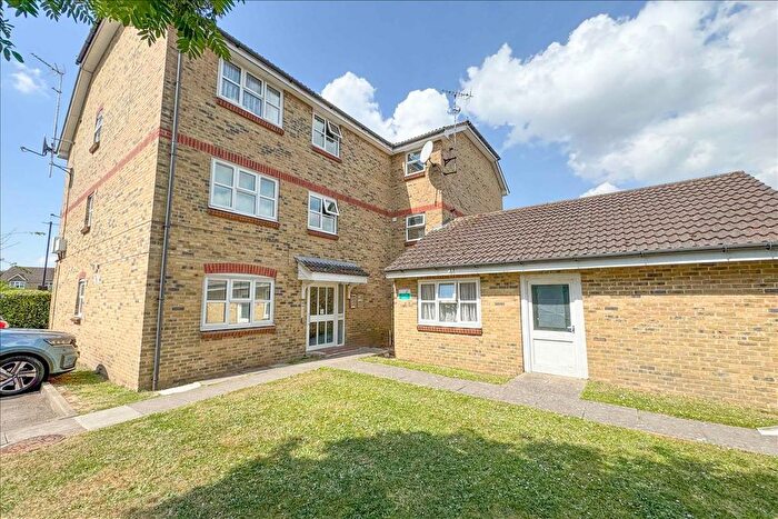 1 Bedroom Flat For Sale In Jubilee Way, Feltham, Middlesex, TW14