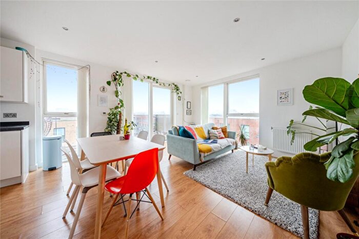 2 Bedroom Apartment For Sale In Edmund Street, London, SE5