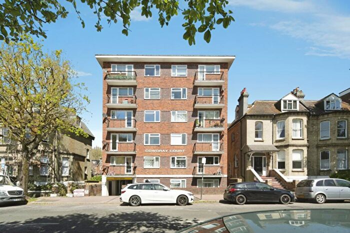 2 Bedroom Flat For Sale In Cromwell Road, Hove, East Sussex, BN3