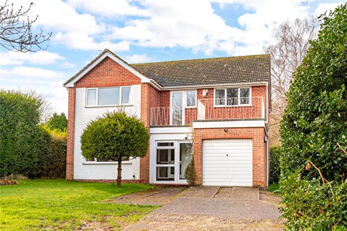 4 Bedroom Detached House For Sale In Oxford Road, Newbury, Berkshire, RG14