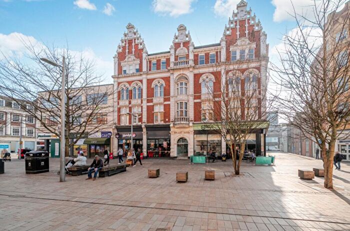 2 Bedroom Flat To Rent In King Albert Chambers, - Jameson Street, Hull, East Riding Of Yorkshire, HU1