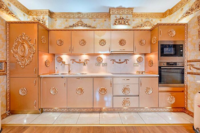 2 Bedroom Flat To Rent In Bromyard Avenue, Acton, London, W3