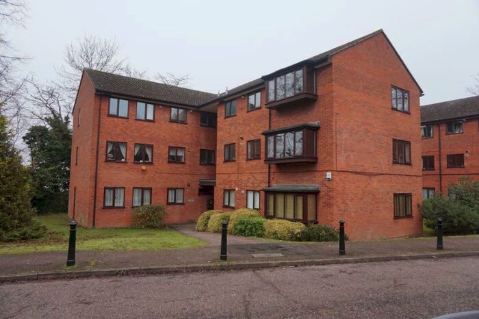 1 Bedroom Apartment To Rent In Fernbank, Buckhurst Hill, IG9