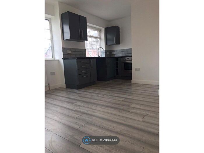1 Bedroom Flat To Rent In Outwood Road, Radcliffe, Manchester, M26
