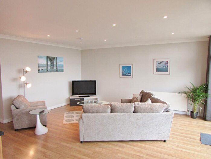 2 Bedroom Flat To Rent In Bed Furnished At Lancefield Quay, Glasgow, G3