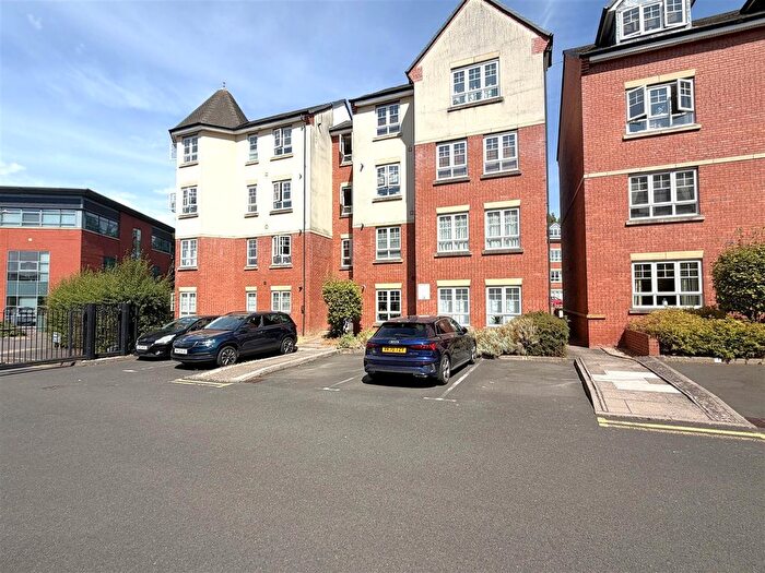 2 Bedroom Flat To Rent In Wallwin Place, Warwick, CV34