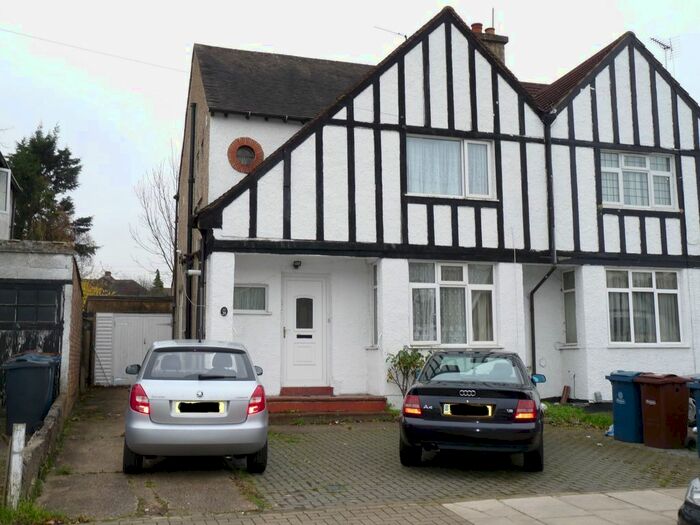 Studio To Rent In Carlton Avenue, Kenton, HA3