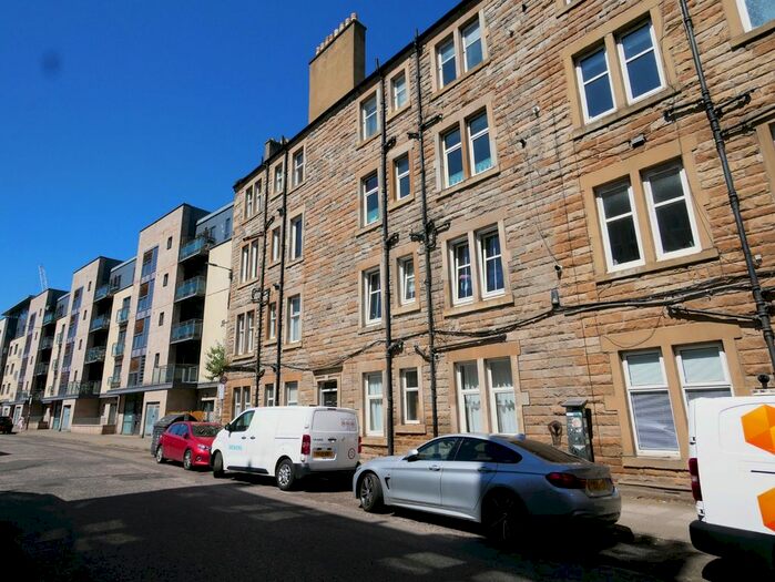 1 Bedroom Flat To Rent In Lochrin Place, Tollcross, Edinburgh, EH3