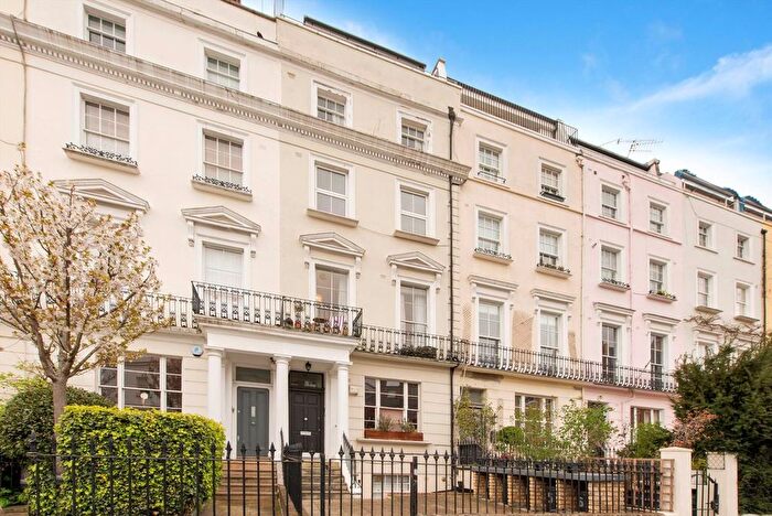 2 Bedroom Flat For Sale In Westbourne Grove, Notting Hill, W11