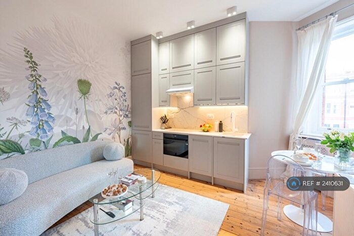 2 Bedroom Flat To Rent In Albert Palace Mansions, London, SW11