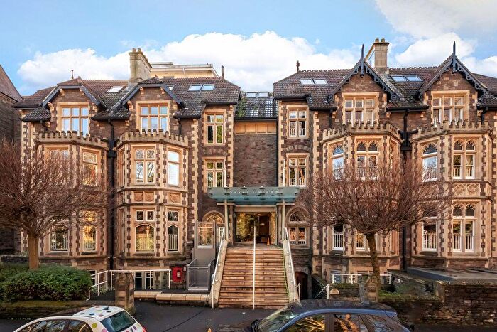 2 Bedroom Apartment For Sale In Elmdale Road | Clifton, BS8