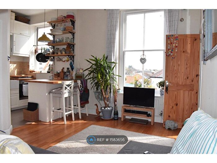 1 Bedroom Flat To Rent In Stanley Road, Teddington, TW11