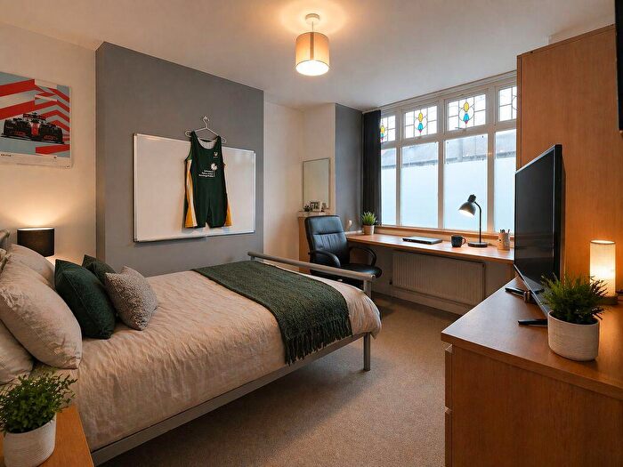 6 Bedroom Terraced House To Rent In Harrington Drive, Nottingham, NG7