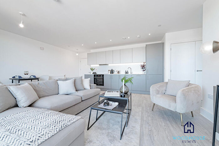 1 Bedroom Apartment To Rent In Hyneholt House, Manford Way, Ilford, IG7