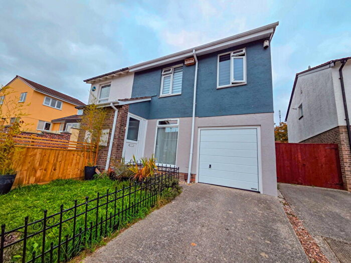3 Bedroom Semi-Detached House For Sale In Neal Close, Plympton, Plymouth, PL7