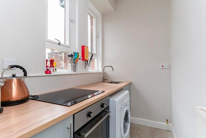 1 Bedroom Flat To Rent In Springvalley Terrace, Morningside, Edinburgh, EH10