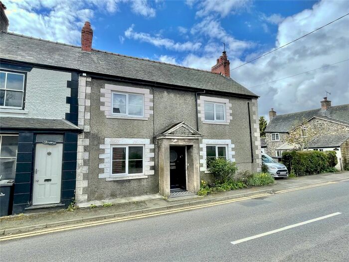 3 Bedroom End Of Terrace House For Sale In Penybontfawr, Powys, SY10