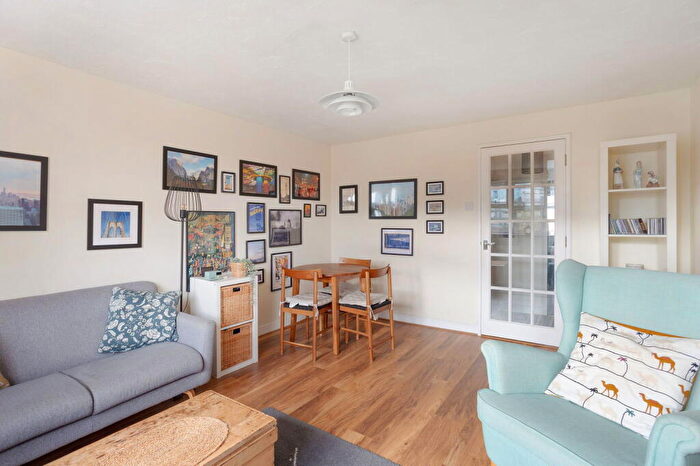 2 Bedroom Flat To Rent In Basevi Way, London, SE8