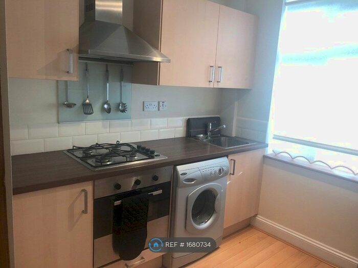 1 Bedroom Flat To Rent In Bulstrode Avenue, Hounslow, TW3