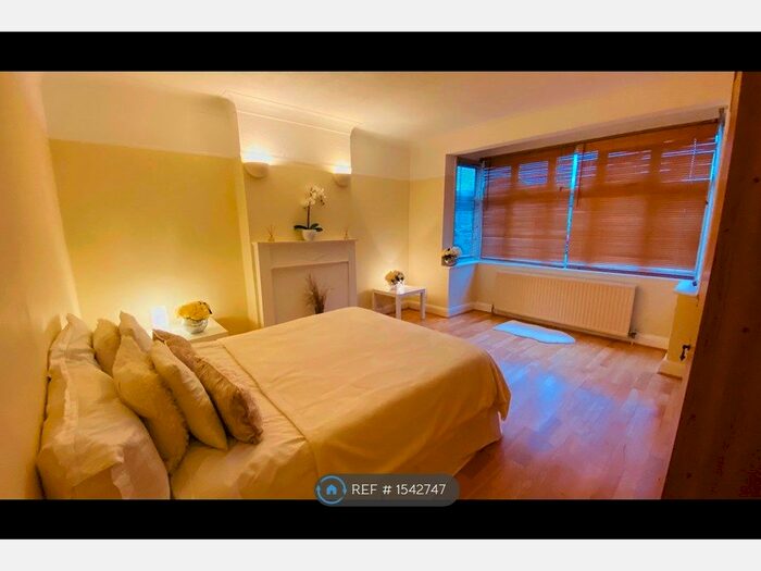 2 Bedroom Maisonette To Rent In Kenilworth Road, Ashford, TW15