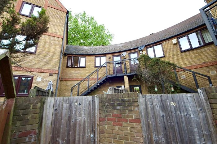 1 Bedroom Flat To Rent In Brunswick Quay, London, SE16