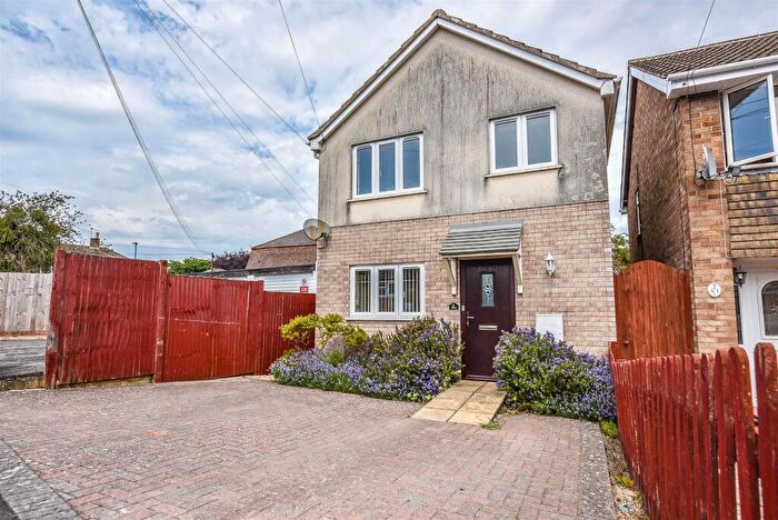 3 Bedroom Detached House For Sale In Meadowvale, Cam, GL11