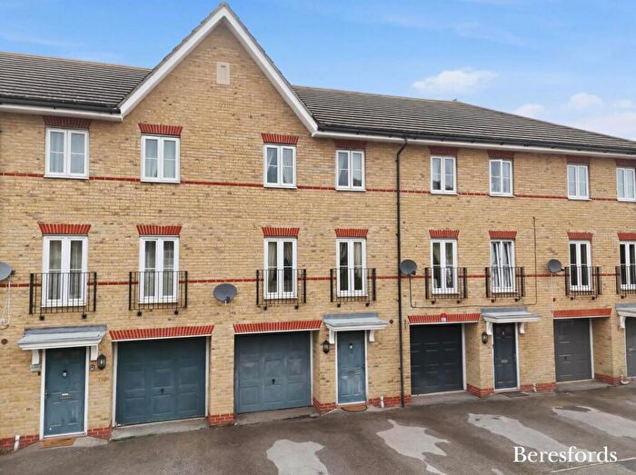 4 Bedroom Terraced House For Sale In Paignton Close, Romford, RM3