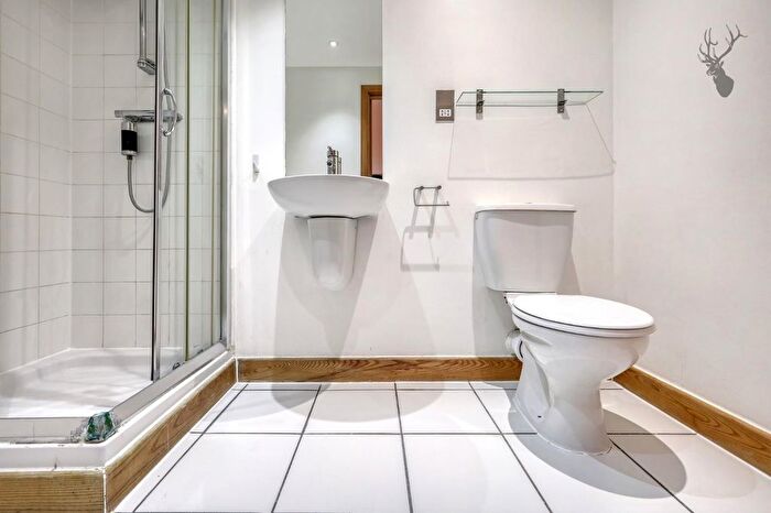 2 Bedroom Flat For Sale In Ink Court, Bow, E3
