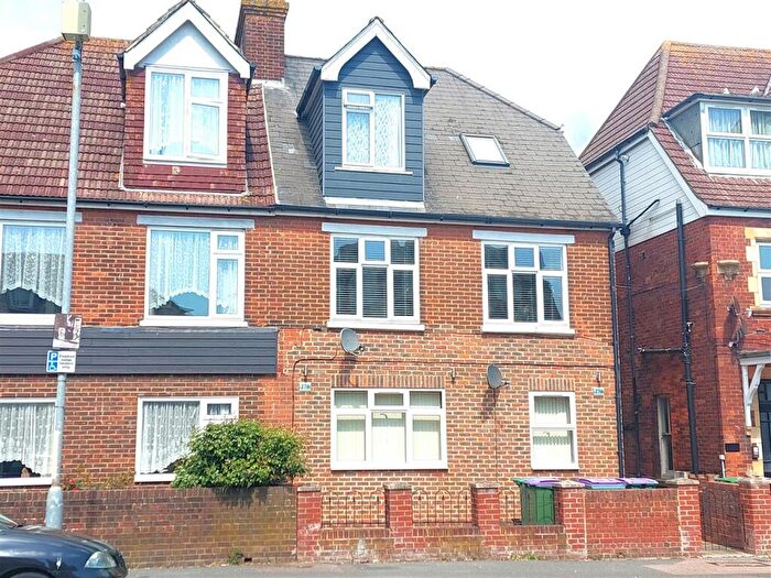 2 Bedroom Flat For Sale In Cheriton Road, Folkestone, CT19