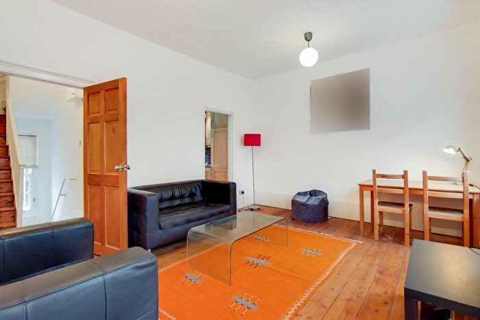 2 Bedroom Flat To Rent In New North Road, Islington, London, N1