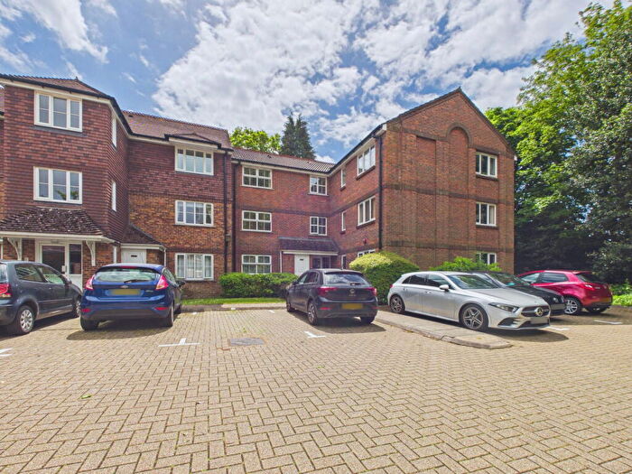 1 Bedroom Flat For Sale In Greenacres, North Parade, Horsham, West Sussex., RH12