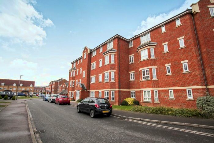 2 Bedroom Apartment To Rent In Watling Gardens, Dunstable, LU6