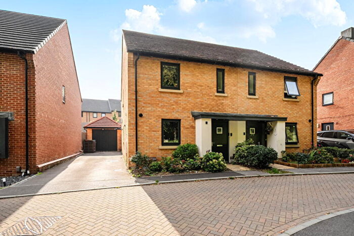 3 Bedroom Semi-Detached House For Sale In Torque Close, Basingstoke, RG24