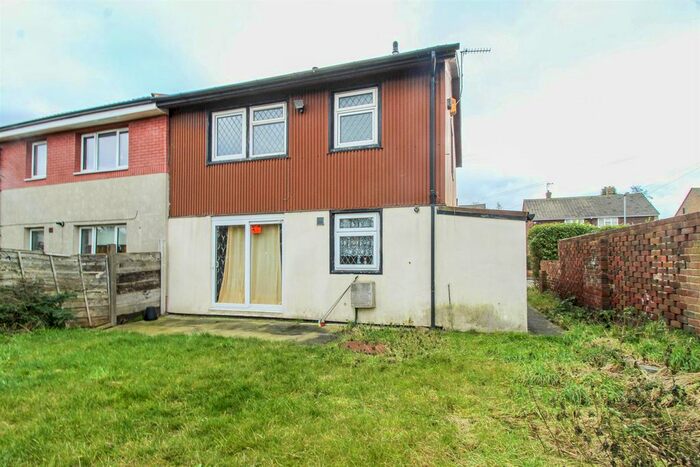 3 Bedroom Semi Detached House To Rent In Ruskin Drive, Castleford, WF10