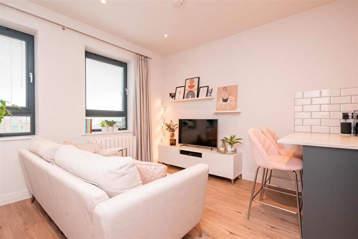 1 Bedroom Apartment For Sale In Pembroke Broadway, Camberley, GU15