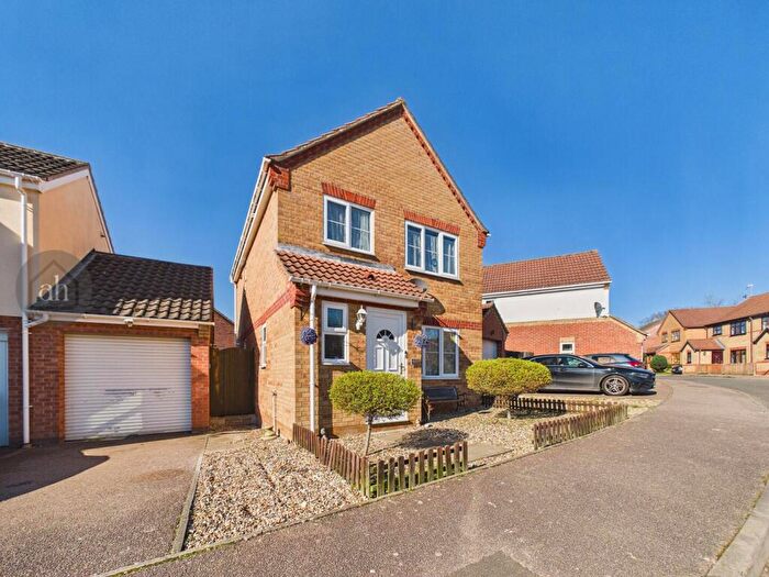 3 Bedroom Detached House For Sale In Howes Avenue, Thurston, IP31