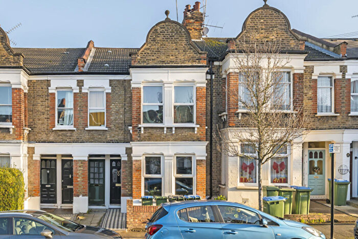 2 Bedroom Maisonette For Sale In Eastcombe Avenue, Charlton, London, SE7