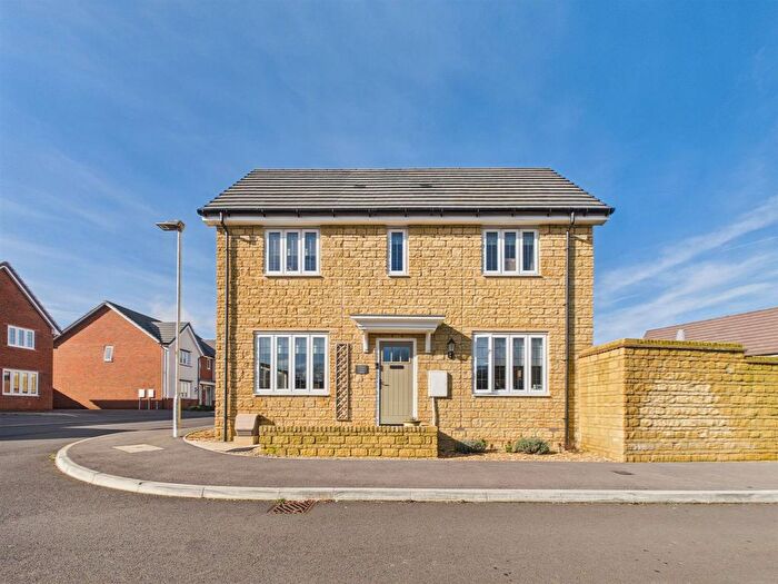 3 Bedroom Detached House For Sale In Assart Way, Chippenham, SN14