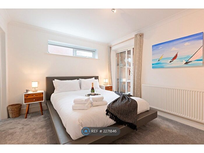 2 Bedroom Flat To Rent In Alton Road, Poole, BH14