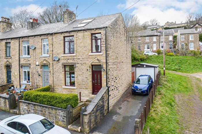 3 Bedroom End Of Terrace House For Sale In Longcroft Street, Golcar, HD7