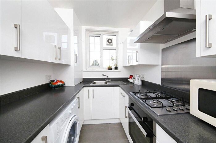 1 Bedroom Flat To Rent In Clapham Park Road, London, SW4
