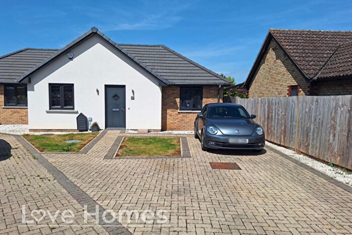 2 Bedroom Semi-Detached Bungalow For Sale In Orchard Close, Barton-Le-Clay, MK45