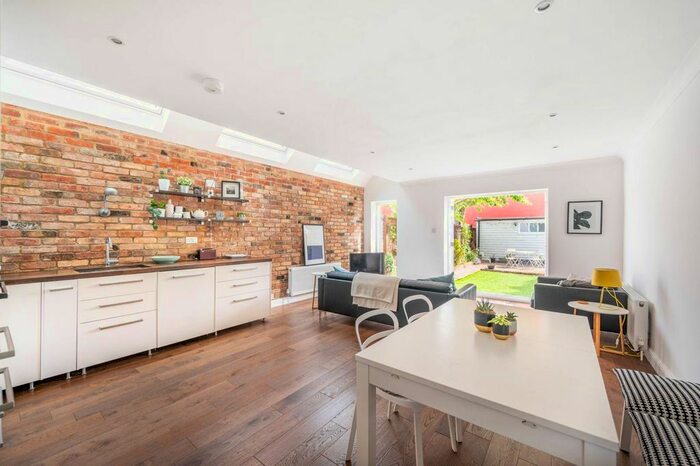 4 Bedroom Property To Rent In Leghorn Road, Kensal Green, London, NW10