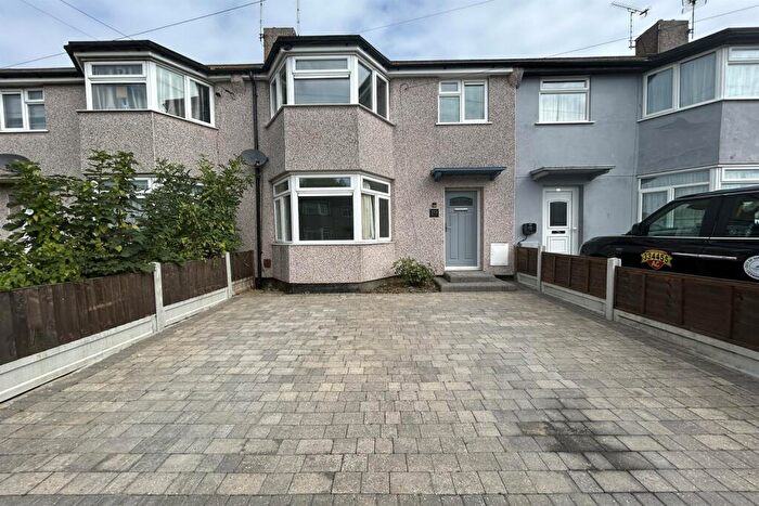 3 Bedroom Terraced House To Rent In Bedroom Terraced House In Leigh On Sea, SS9