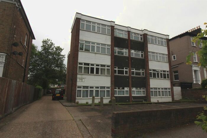 2 Bedroom Flat To Rent In Chelston Court, Grosvenor Road, Wanstead, E11