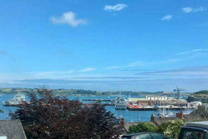 3 Bedroom Flat To Rent In Clare Terrace, Falmouth, TR11