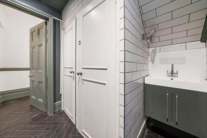 2 Bedroom Flat To Rent In Cavendish Road, London, SW12