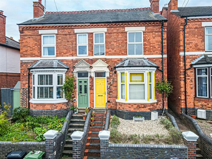 3 Bedroom Semi Detached House For Sale In Woolhope Road, Worcester, WR5