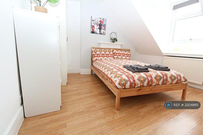 2 Bedroom Flat To Rent In Newington Green, London, N16